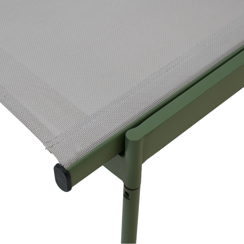 Bain de soleil PANTONE en acier et textilene vert kaki