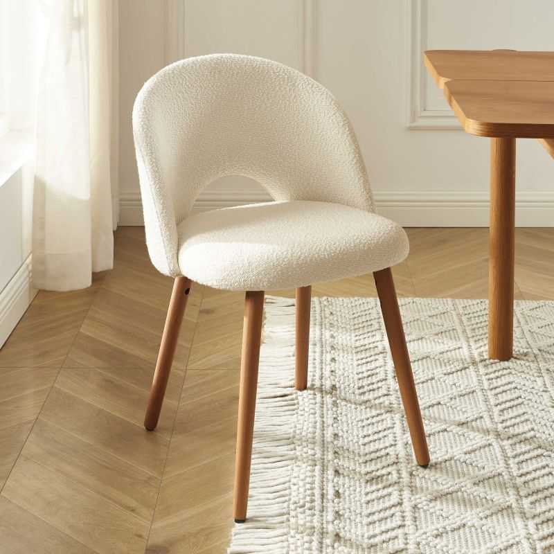 Lot de 2 chaises SIMONE tissu bouclette blanc cassé pieds bois teinté noyer