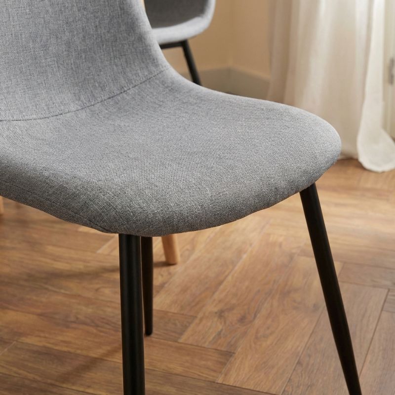 Lot de 4 chaises ESTELLE tissu gris clair pieds métal noir