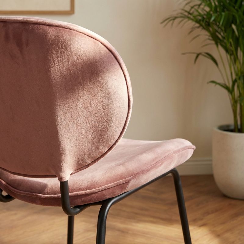 Lot de 2 chaises SHEILA velours rose pieds métal noir