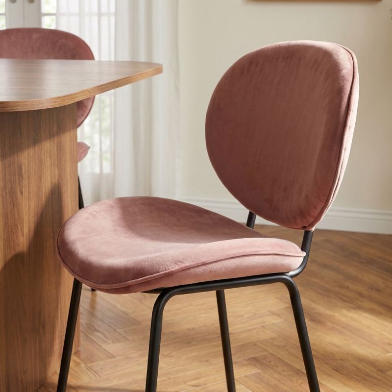 Lot de 2 chaises SHEILA velours rose pieds métal noir