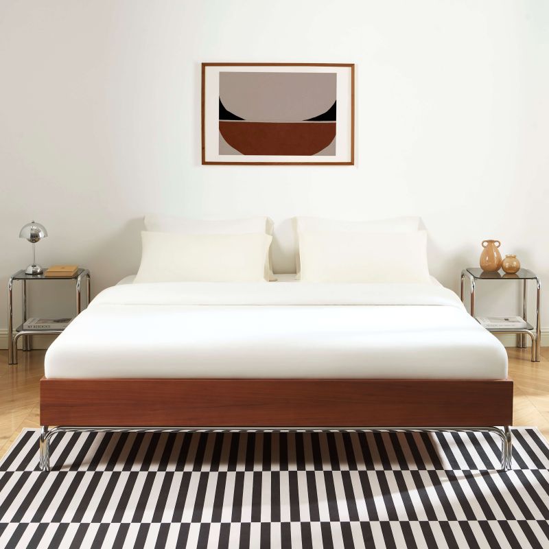 Lit MAGGY 180x200 placage noyer et pieds métal chromé sommier inclus