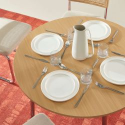 Ensemble repas table à manger ronde VASSI effet chêne et lot de 4 chaises ELLA tissu écru