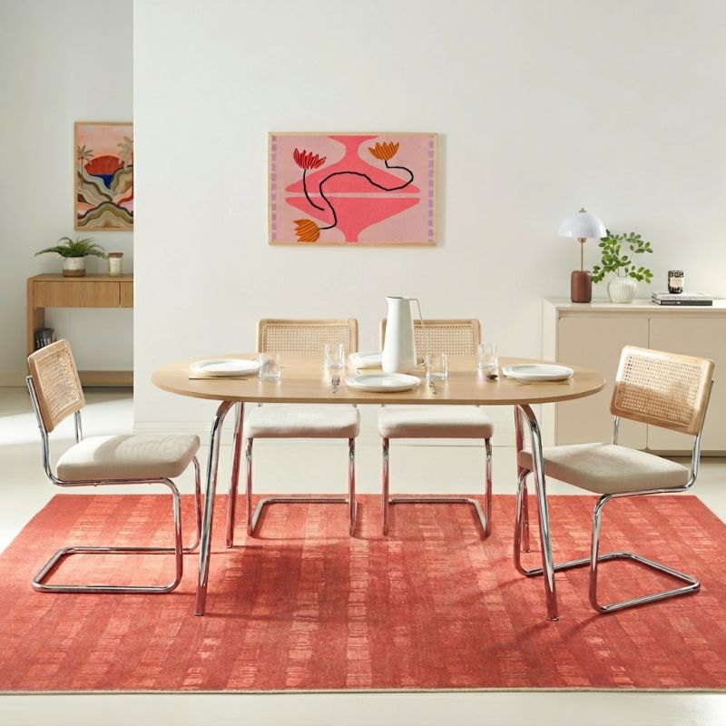 Ensemble repas table à manger ovale VASSIeffet chêne et lot de 4 chaises ELLA tissu écru