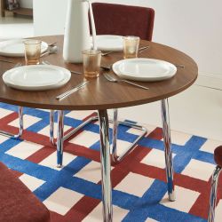 Ensemble repas table à manger ronde VASSI effet noyer et lot de 4 chaises JACK tissu bordeaux