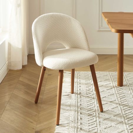 Lot de 4 chaises SIMONE tissu bouclette blanc cassé pieds bois teinté noyer