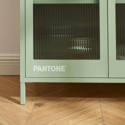 Vaisselier PANTONE en verre cannelé et métal vert amande h180cm