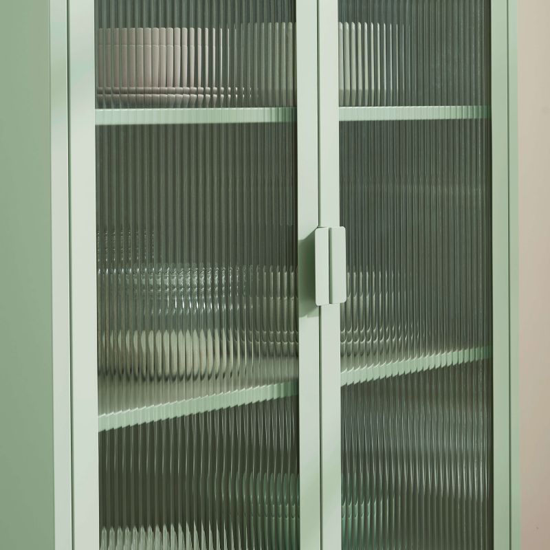 Vaisselier PANTONE en verre cannelé et métal vert amande h180cm