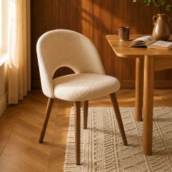 Lot de 4 chaises SIMONE tissu bouclette blanc cassé pieds bois teinté noyer