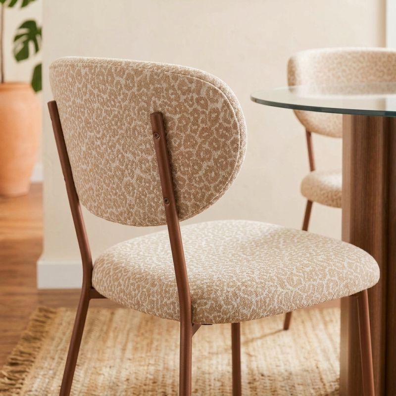 Lot de 2 chaises OREL tissu léopard beige et pieds métal effet bois